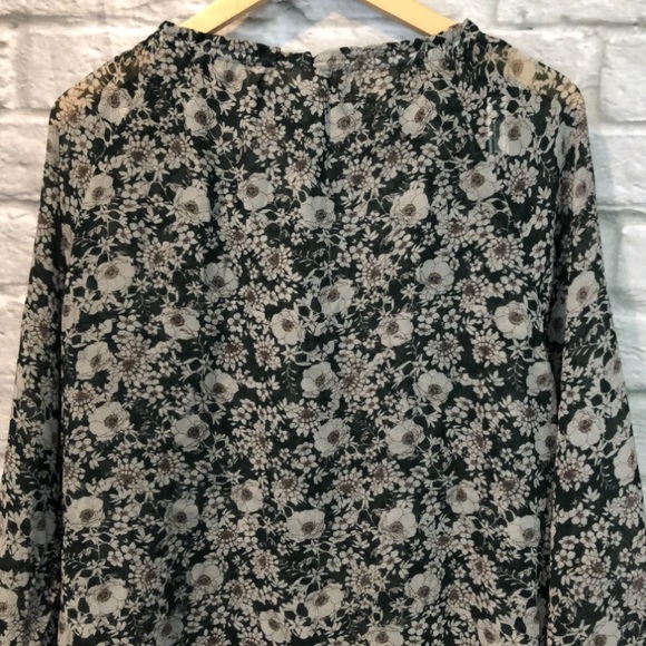 Women’s Cabi Size Medium Green Floral V-Neck Peasant Blouse #3765 - Picture 12 of 14